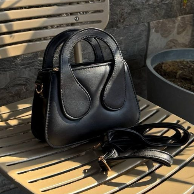 Mini Structured Crossbody Bag Black Gold Hardware 23x14cm