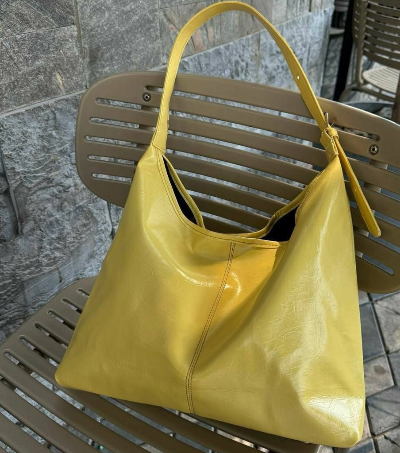 Glossy Leather Shoulder Bag Yellow Gold Hardware 38x30cm